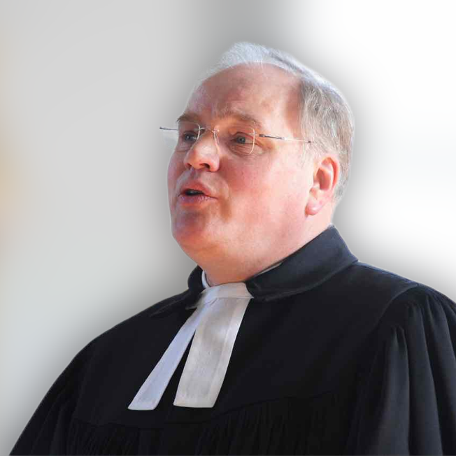 Pastor-X Michael Ostendorf kurz vor einer Trauung in Moorfleet
